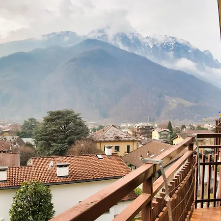 Terrazza In Centro Valsassina شقة Introbio